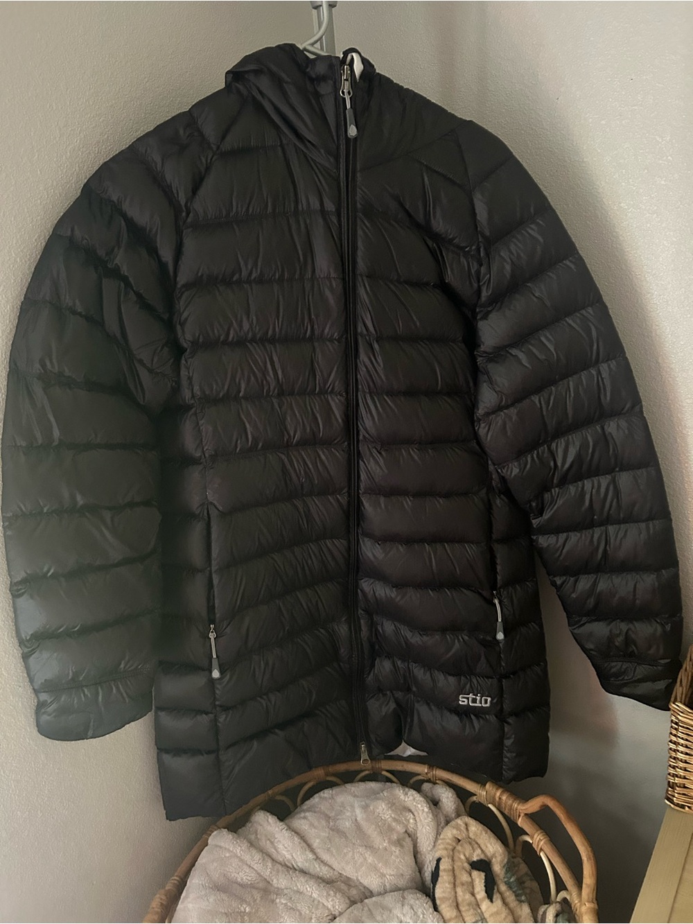 Stio Down Puffer Jacket in Black